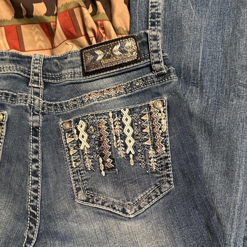 129. Grace Women’s Blue Embroidered Boot Cut Jeans size 26